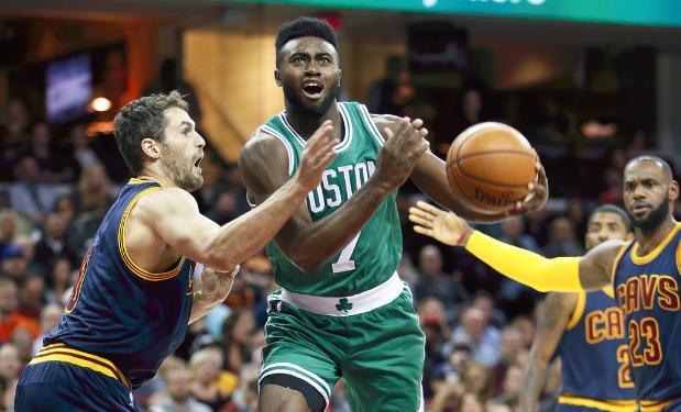 包含篮球明星成功进行手术恢复中的词条