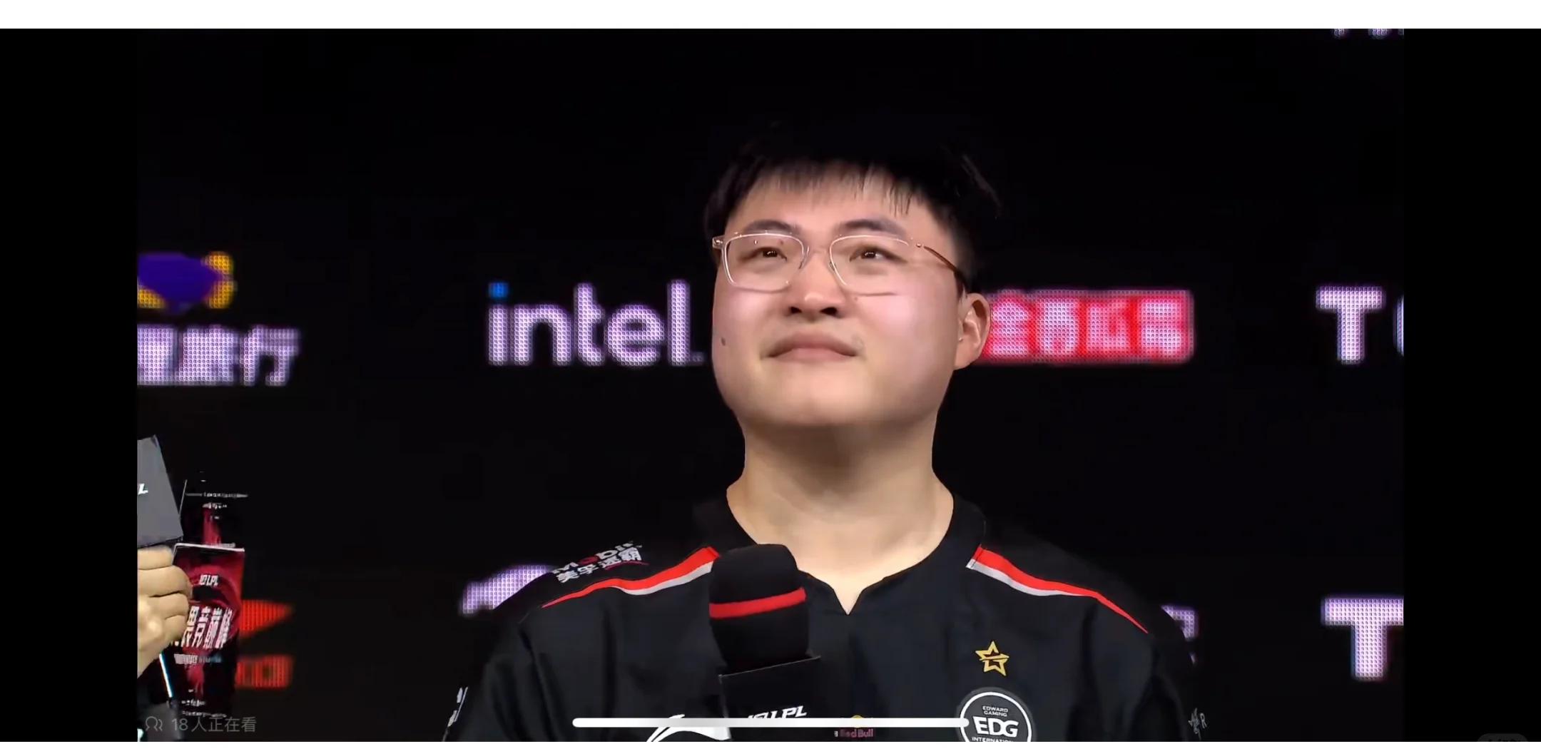 Uzi回归赛场，关键助攻首场状态亮眼，日本队观众沸腾！的简单介绍