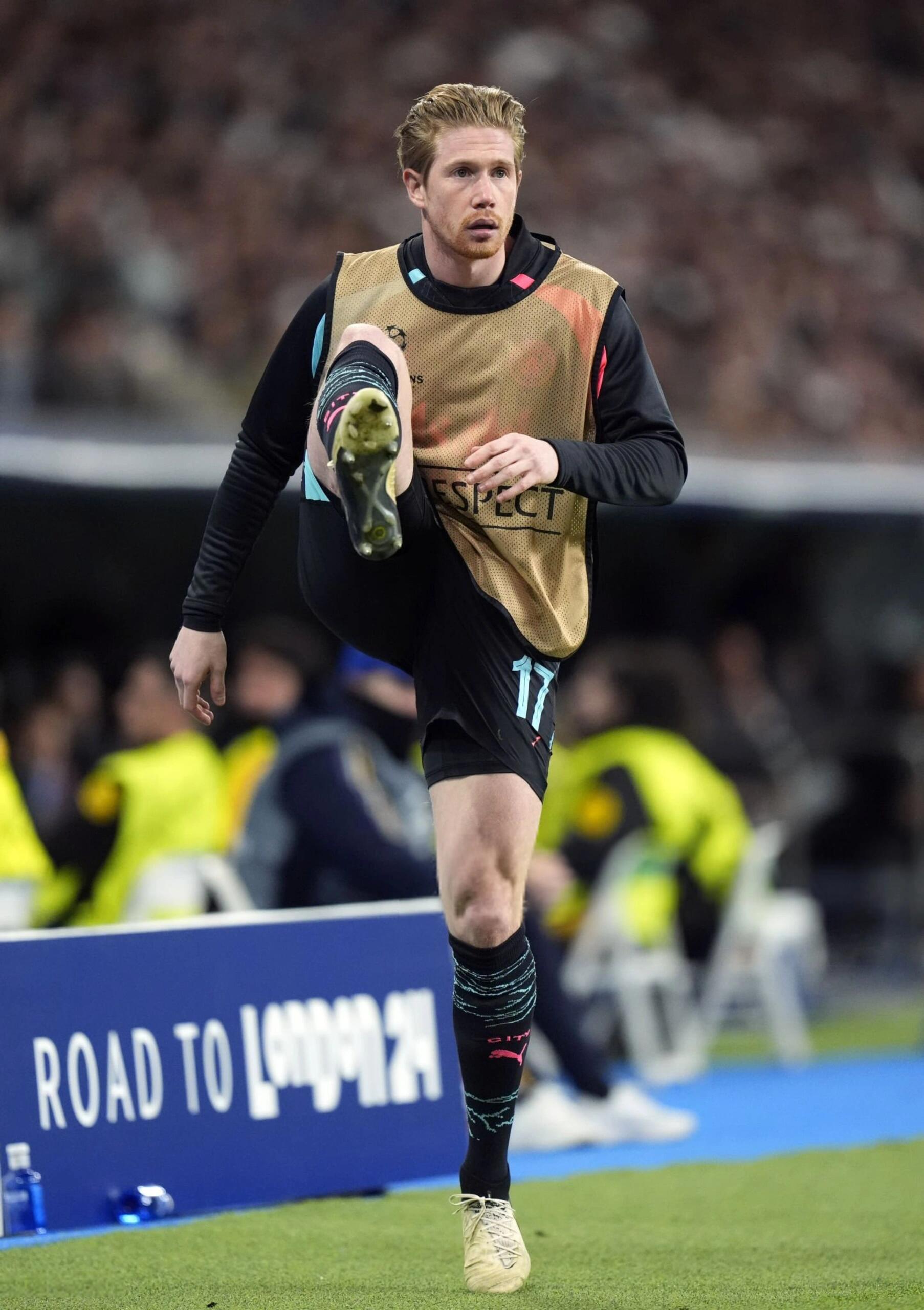 德布劳内迎来十赛季高光表现，TES球迷沸腾！