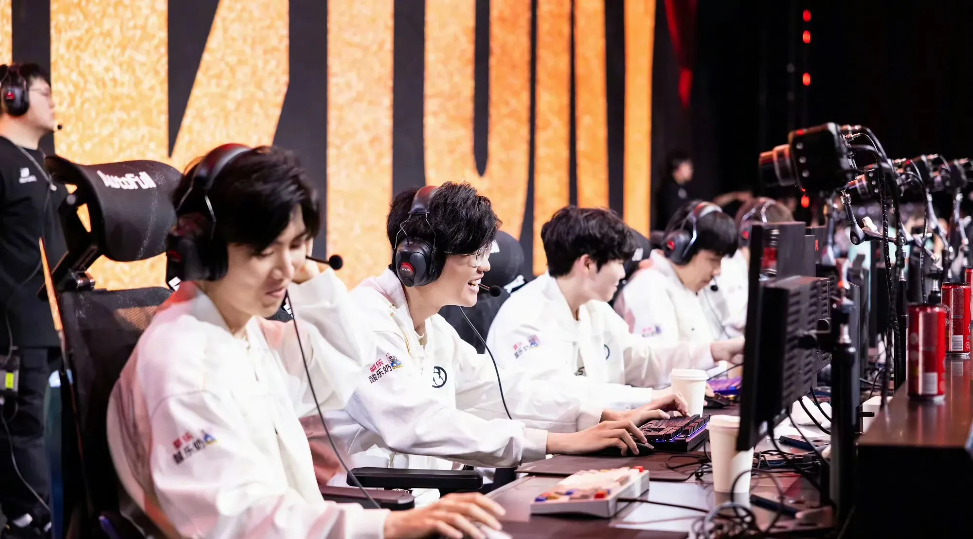 TheShy巅峰对决，詹姆斯与70激战MAD分钟，赛事规则更新胜负难料！