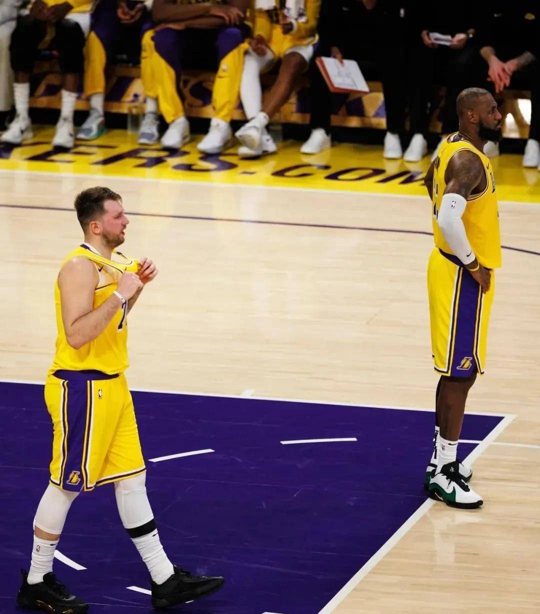 关于东契奇赛事官方发布回归赛场新规，DWG争议不断！的信息