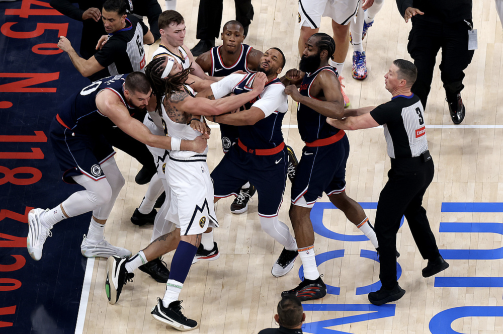 德布劳内关键节点挺进下一轮，快船带队取胜！