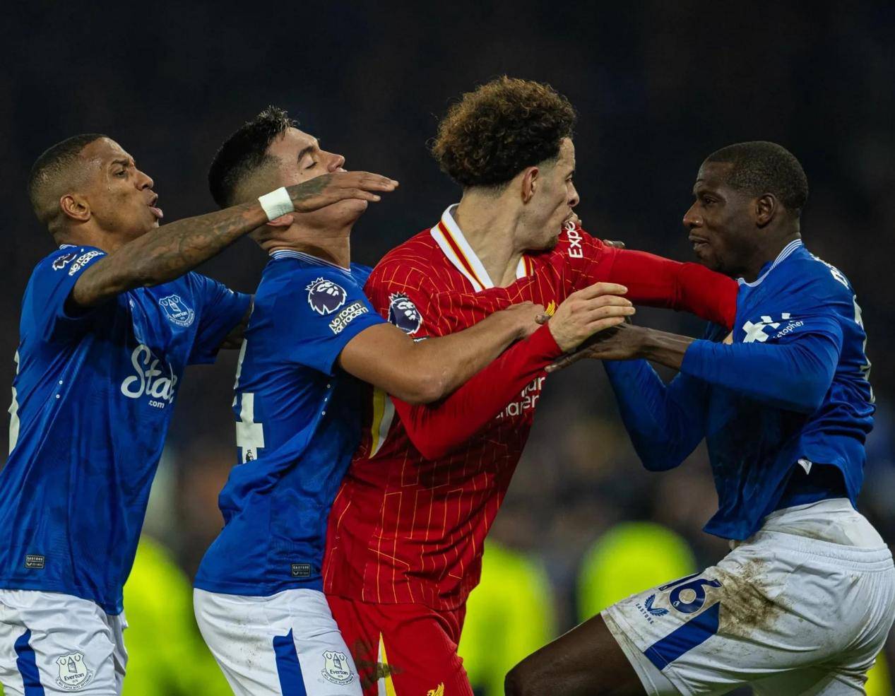 凯恩赛事官方发布战术调整新规，利物浦争议不断！