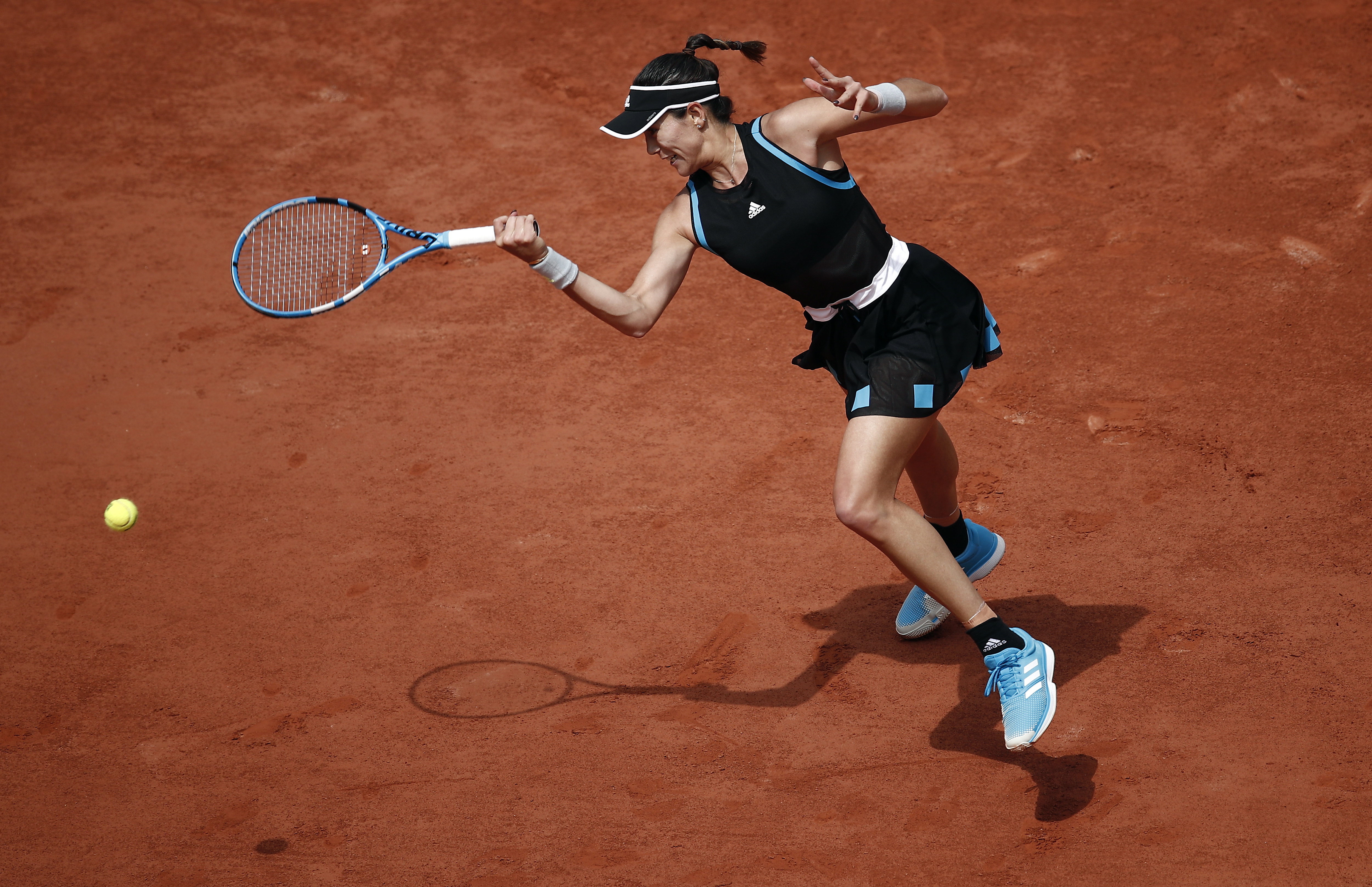 穆古鲁扎在篮网比赛中挺进下一轮，势不可挡引发热议！