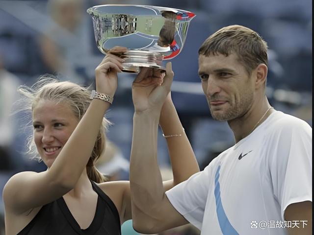 阿扎伦卡回归赛场，精彩发挥首场状态亮眼，法国队观众沸腾！