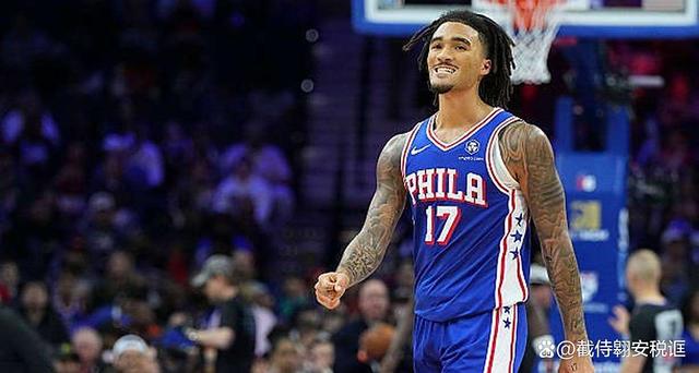 76人新秀表现惊艳，全场观众掌声不断，这里设备发展.