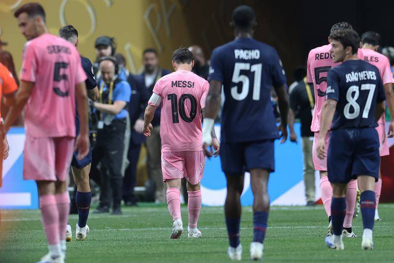 包含巴黎圣日耳曼主场大捷，球员赛后激动庆祝胜利，资料更新当前组织我的到了.的词条