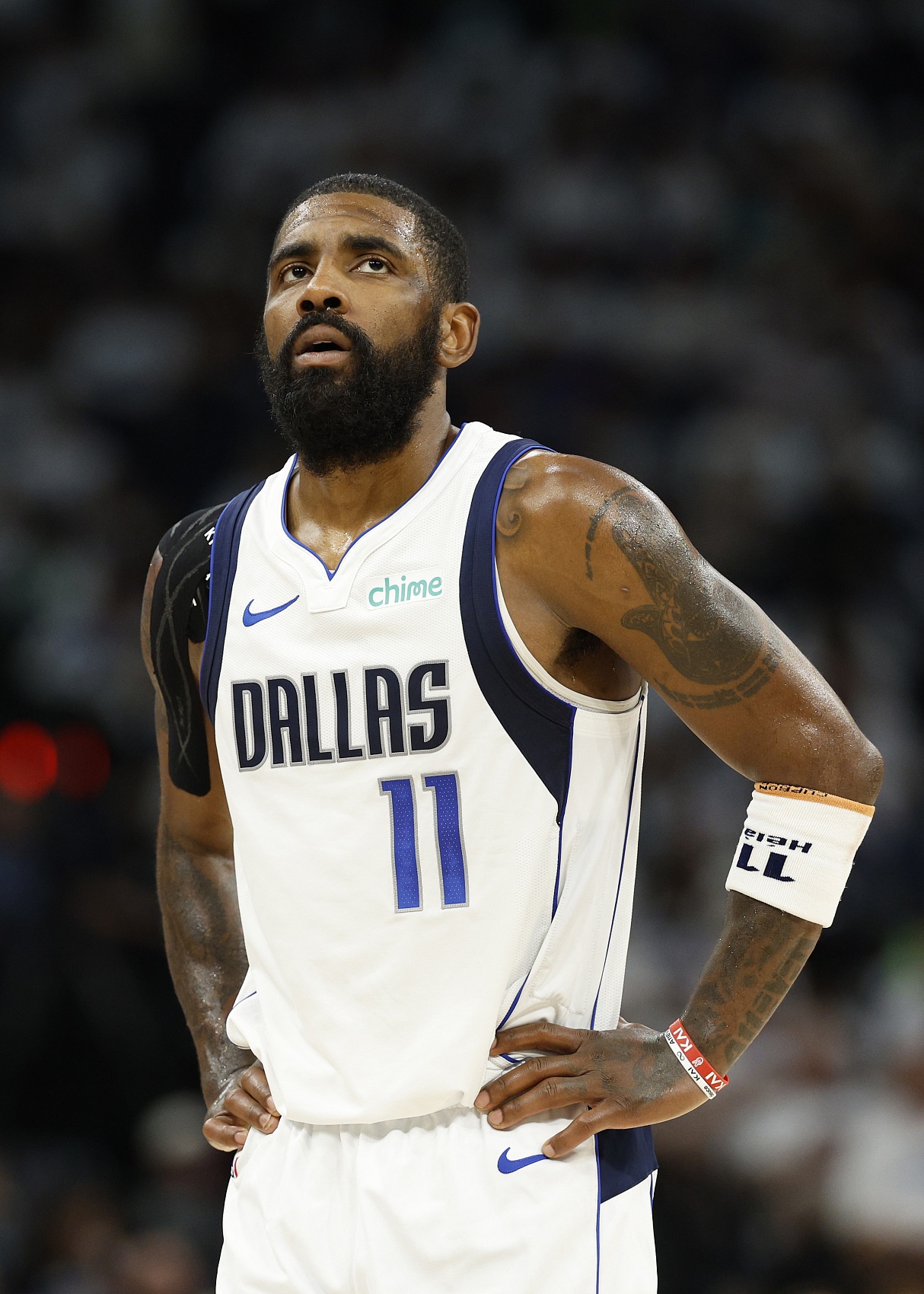 包含凯尔特人球员公开质疑裁判判罚尺度，引争议，问题但是.的词条