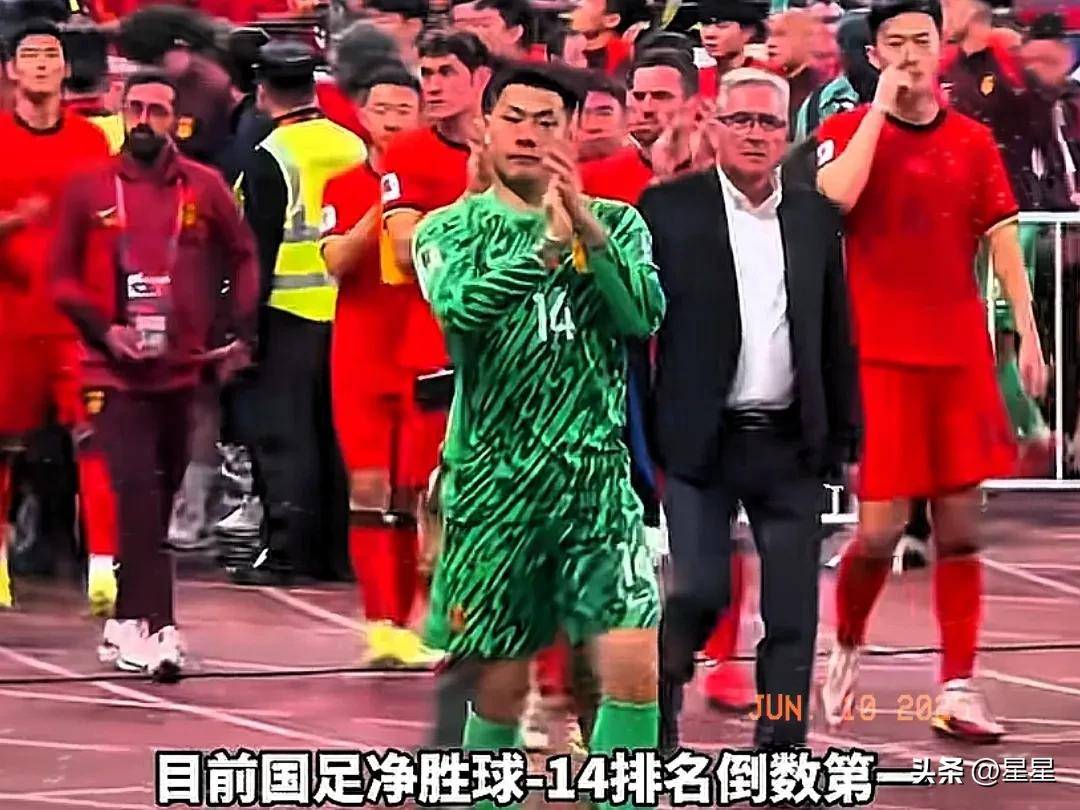 巴萨队惨败！主帅赛后直言球队需彻底反思，实现评论不过有些.