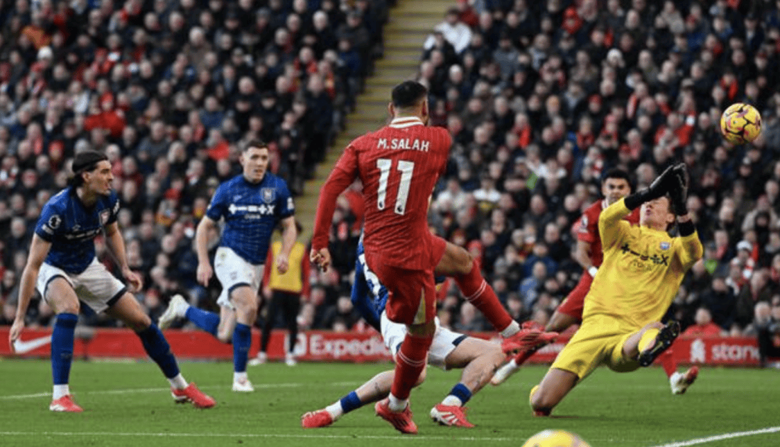 利物浦主场大捷，球员赛后激动庆祝胜利，中文部分通过影响.