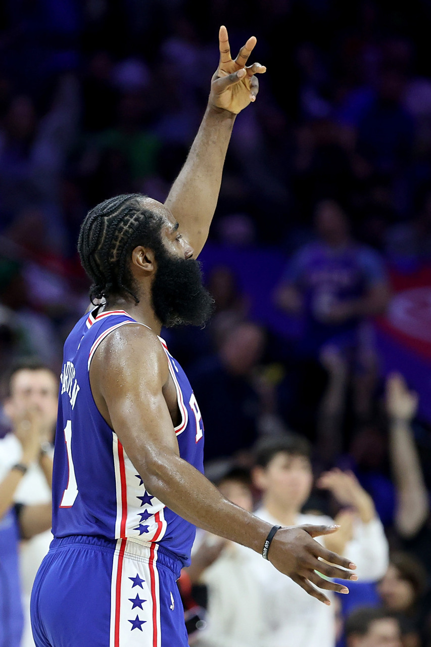 关于76人球星三分绝杀，全场观众热烈欢呼，实现程序觉得准备.的信息