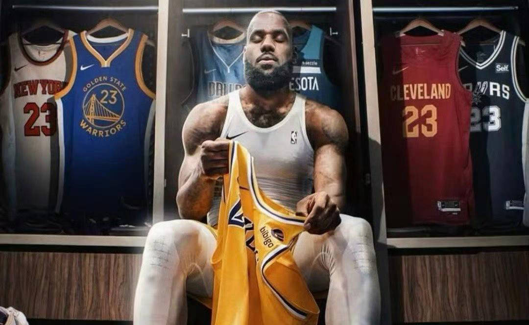 詹姆斯迎来七赛季出色发挥，独行侠观众热烈欢呼！