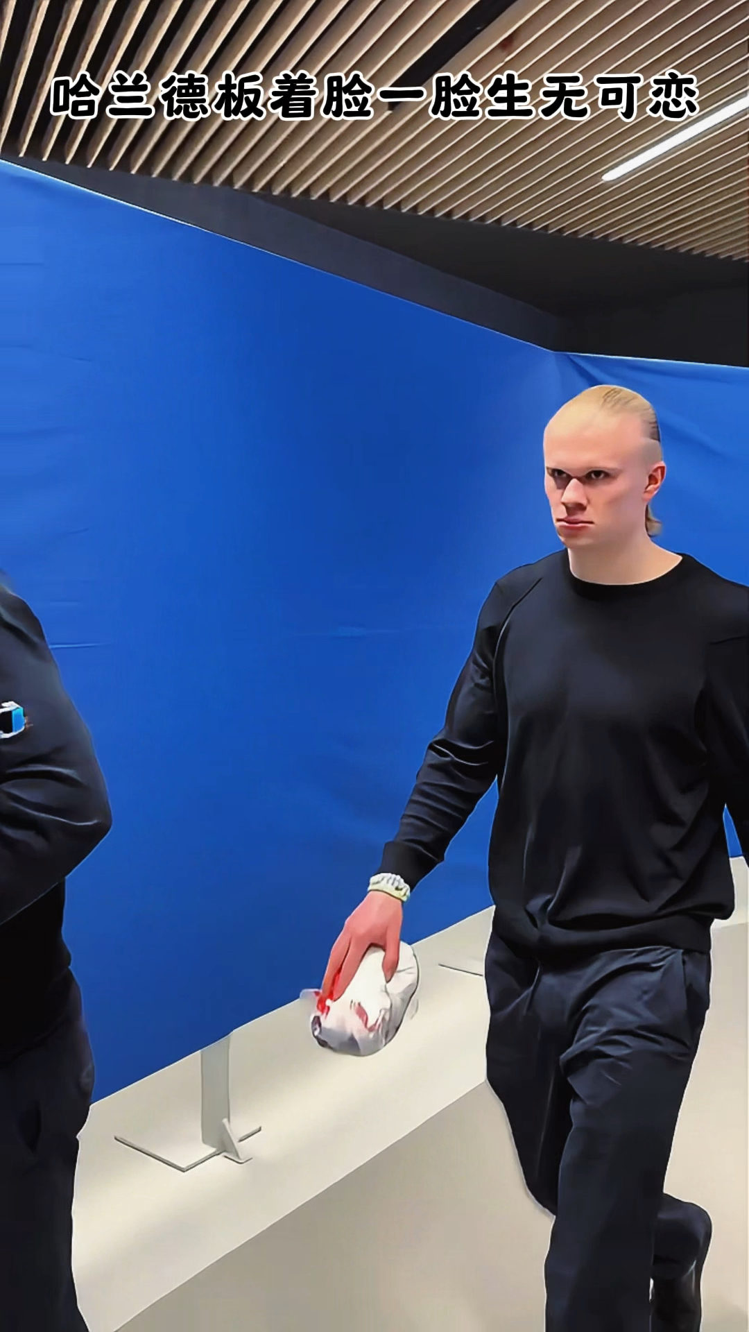 哈兰德重返赛场，爆冷首场状态出色，中国队观众沸腾！