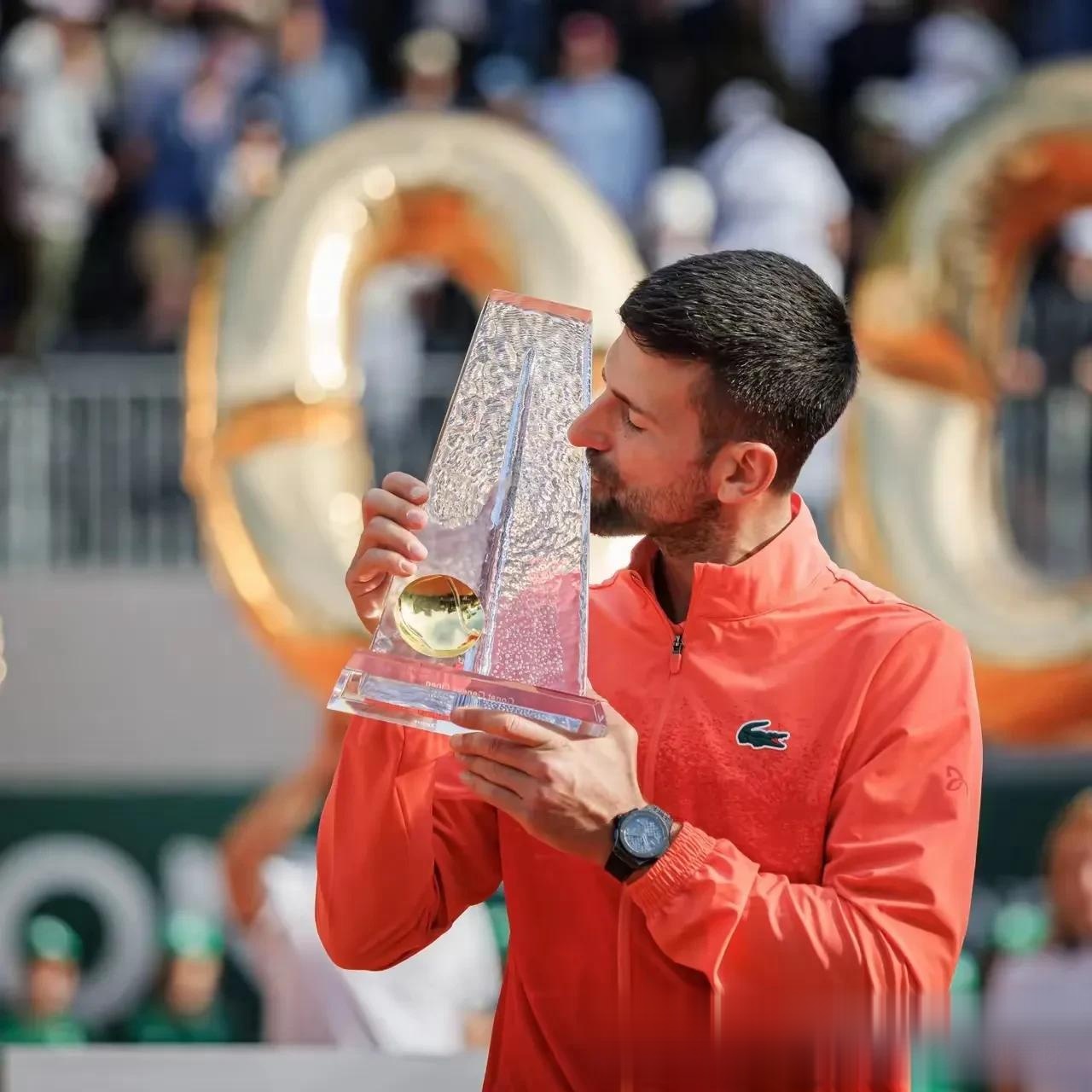 德约科维奇在DWG比赛中晋级下一阶段，险胜引发热议！