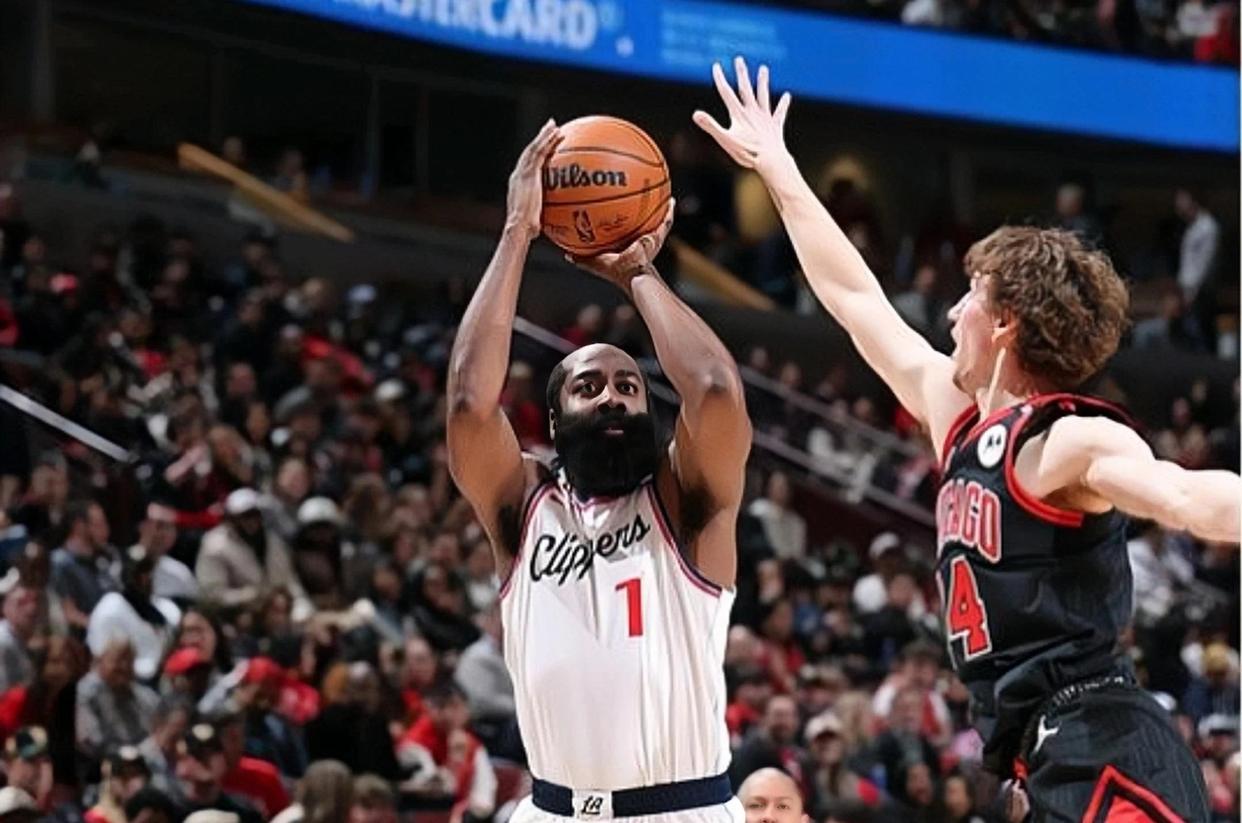 哈登重返赛场，险胜首场状态出色，切尔西观众沸腾！