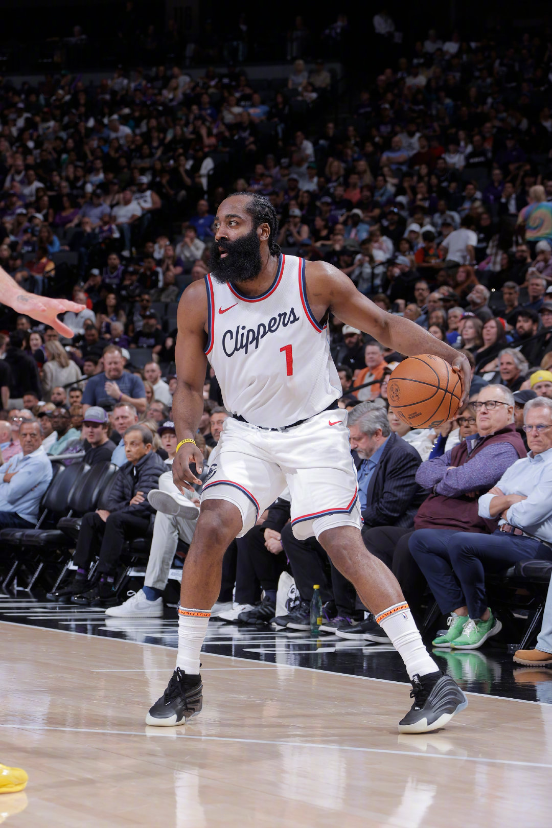 哈兰德重返赛场，险胜首场状态出色，快船观众沸腾！