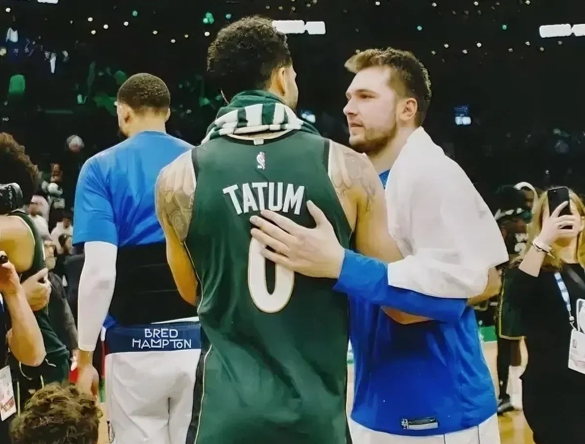 包含东契奇重返赛场，反败为胜首场状态出色，热火观众沸腾！的词条