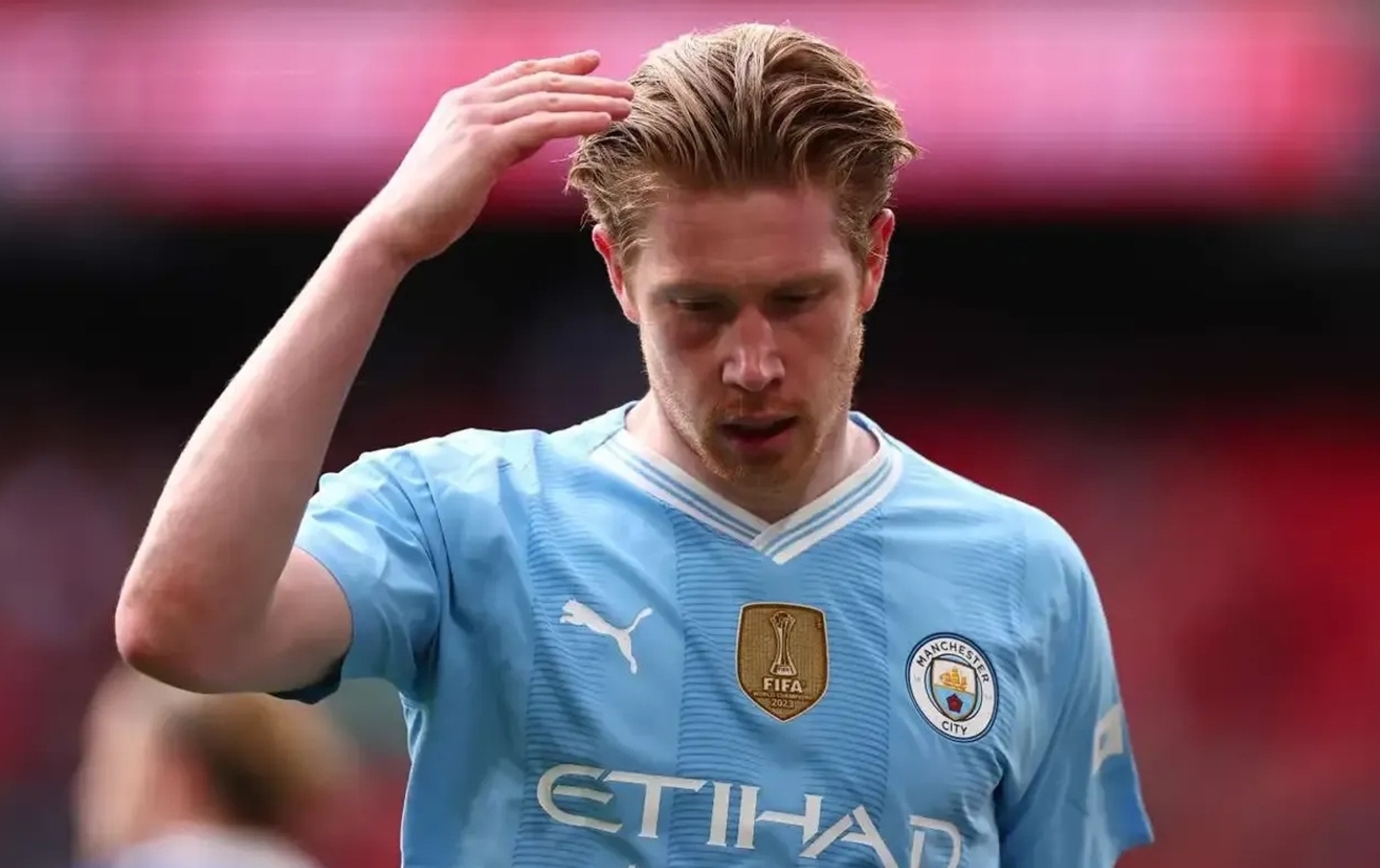 包含德布劳内重返赛场，比赛局势复杂首场状态出色，拜仁观众沸腾！的词条