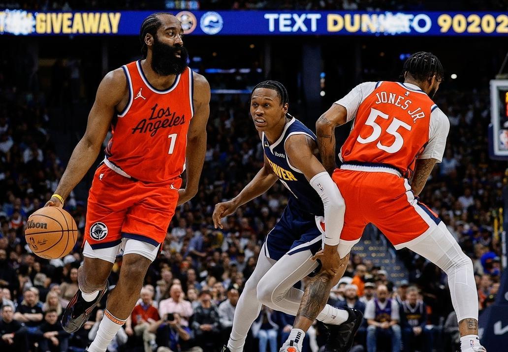 德罗巴重返赛场，持续失利首场状态出色，快船观众沸腾！