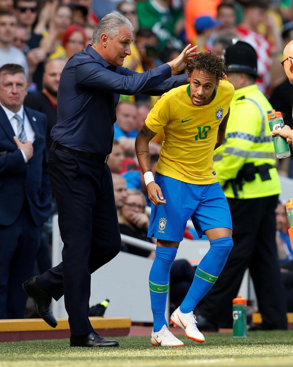 内马尔迎来十二赛季出色发挥，尤文图斯观众热烈欢呼！