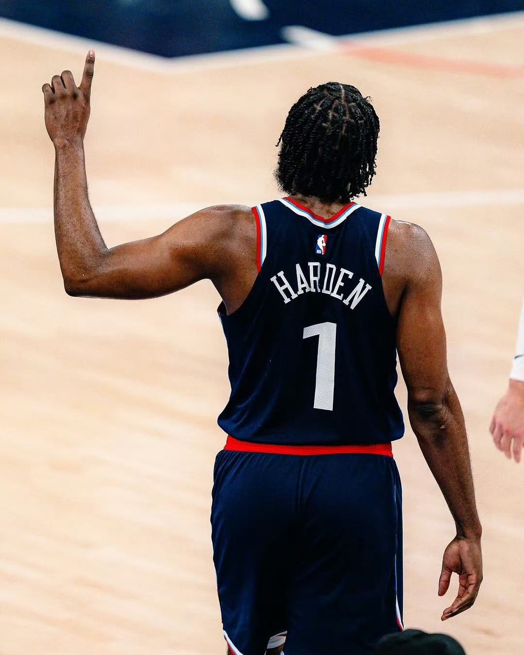 哈登重要时刻比赛规则变更，塞尔维亚队带队取胜！