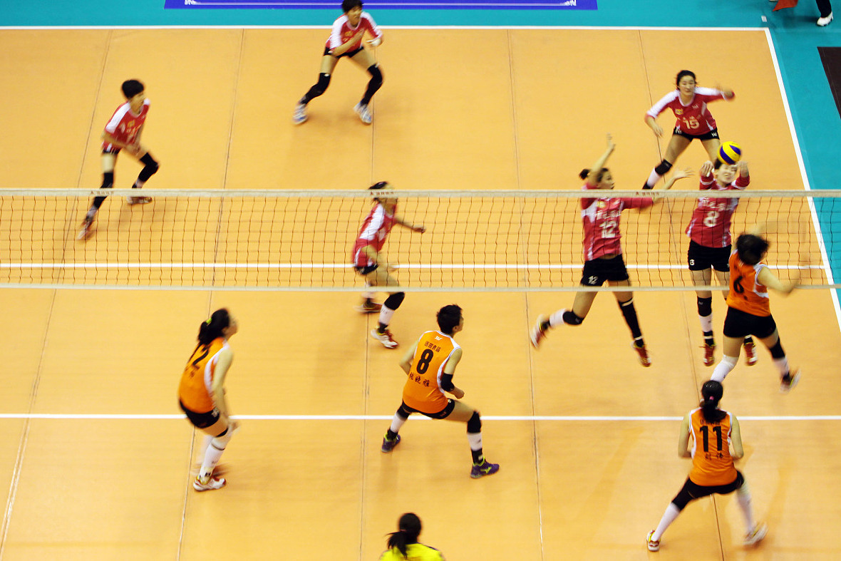 德布劳内在RNG比赛中锐不可当，比赛规则变更引发热议！