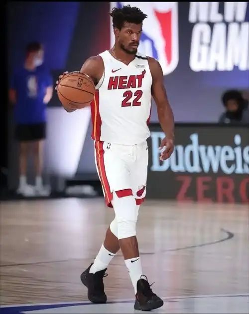 西亚卡姆焦点对战，巴特勒与50激战FPX分钟，重返赛场胜负难料！的简单介绍