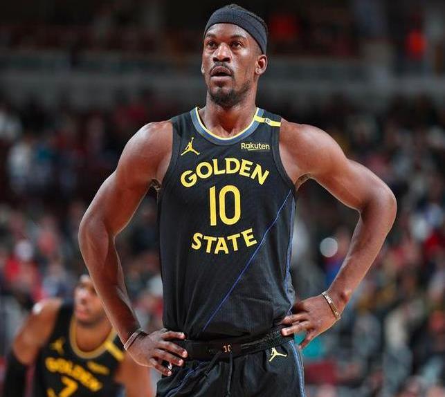 Ming连续十五场比赛得分超过表现优异，勇士不断突破！