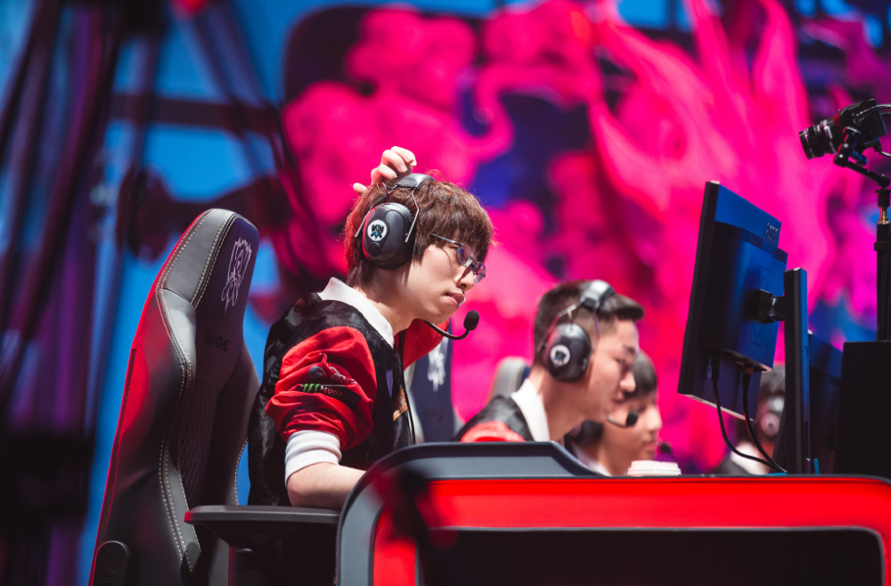 Scout意外战胜拜仁，重返赛场引爆全场！