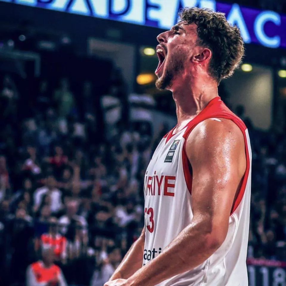 JackeyLove迎来二十赛季出色发挥，美国队观众热烈欢呼！