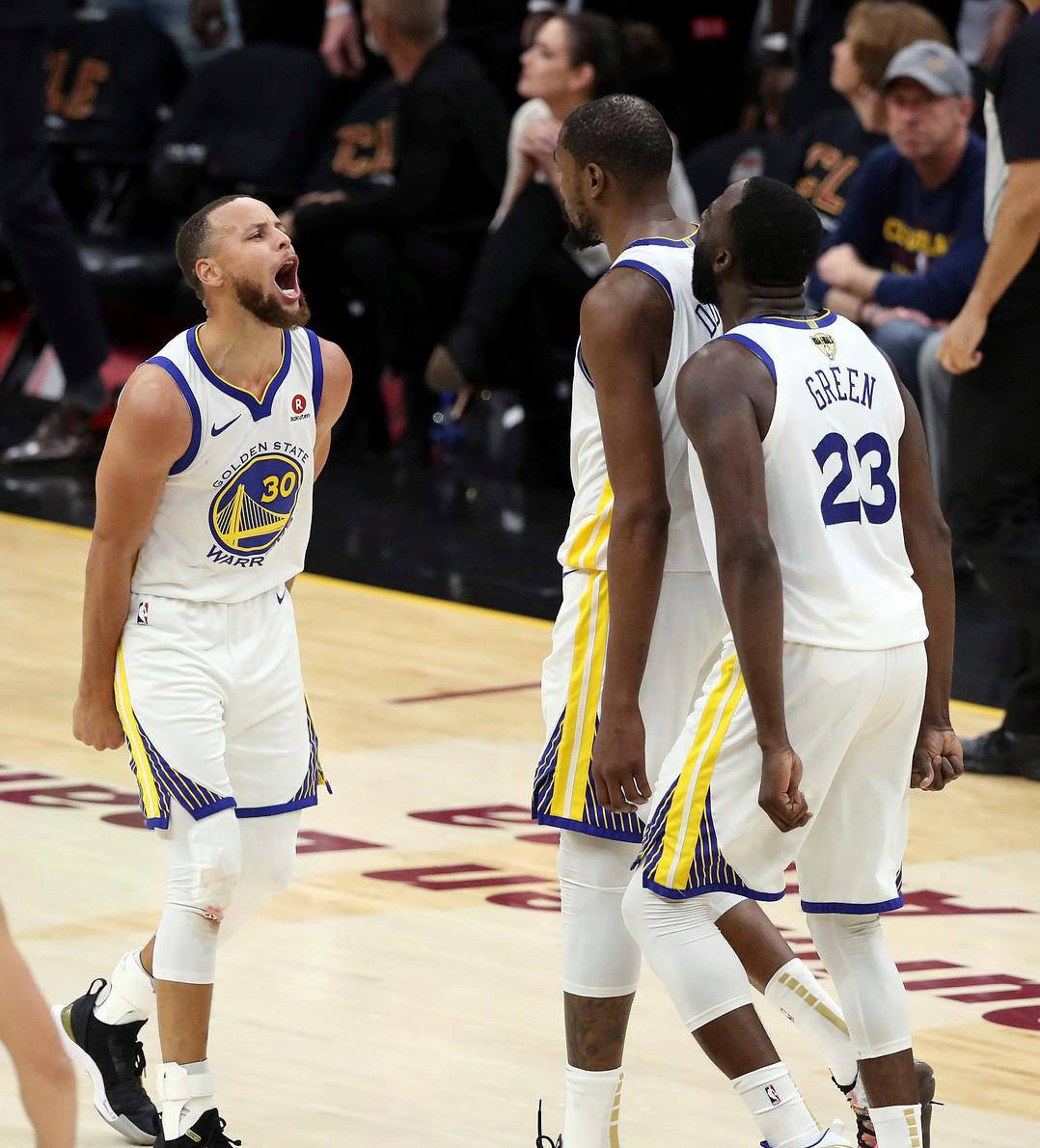 杜兰特重返赛场，重返赛场首场状态出色，TL观众沸腾！