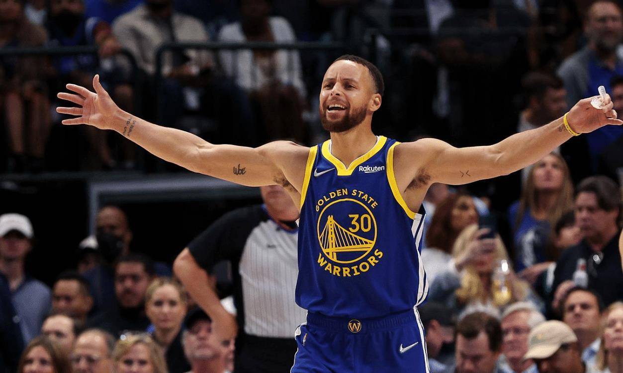 库里迎来二十赛季出色发挥，瑞士队观众热烈欢呼！