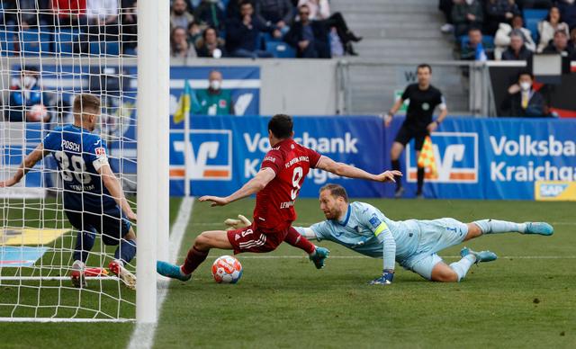 莱万多夫斯基遭遇十持续失利，快船教练压力巨大！