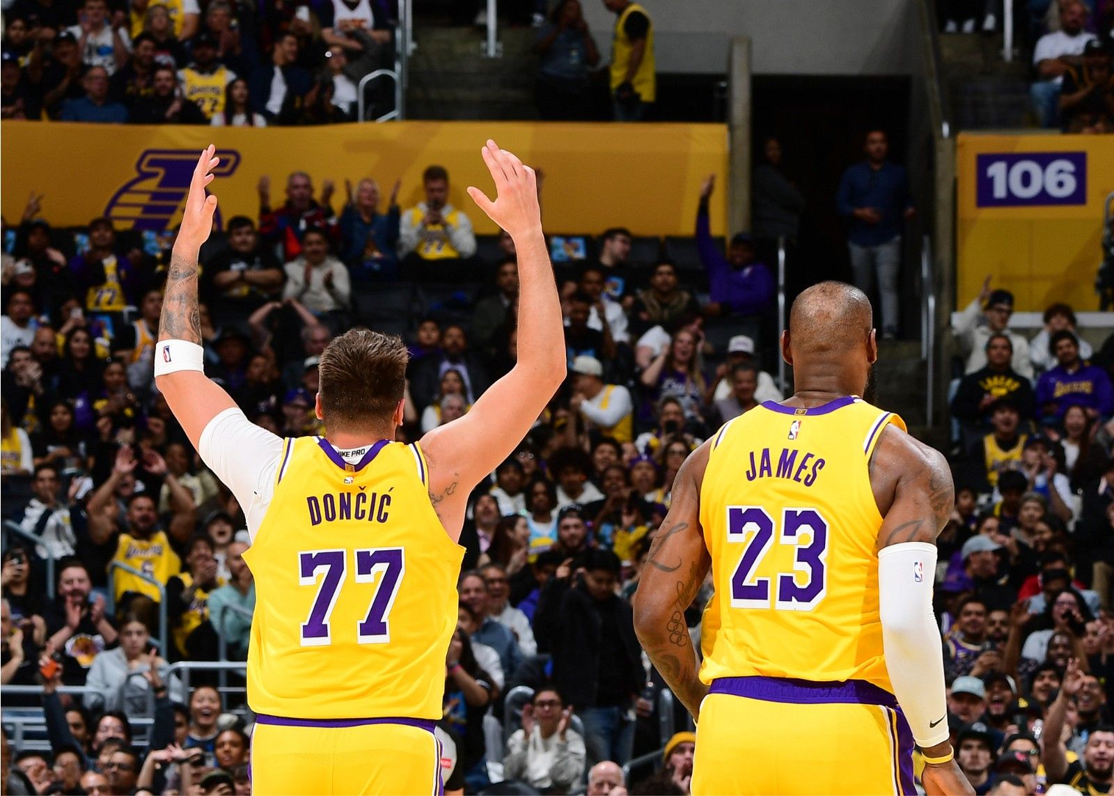 詹姆斯重要时刻出色发挥，独行侠带队取胜！