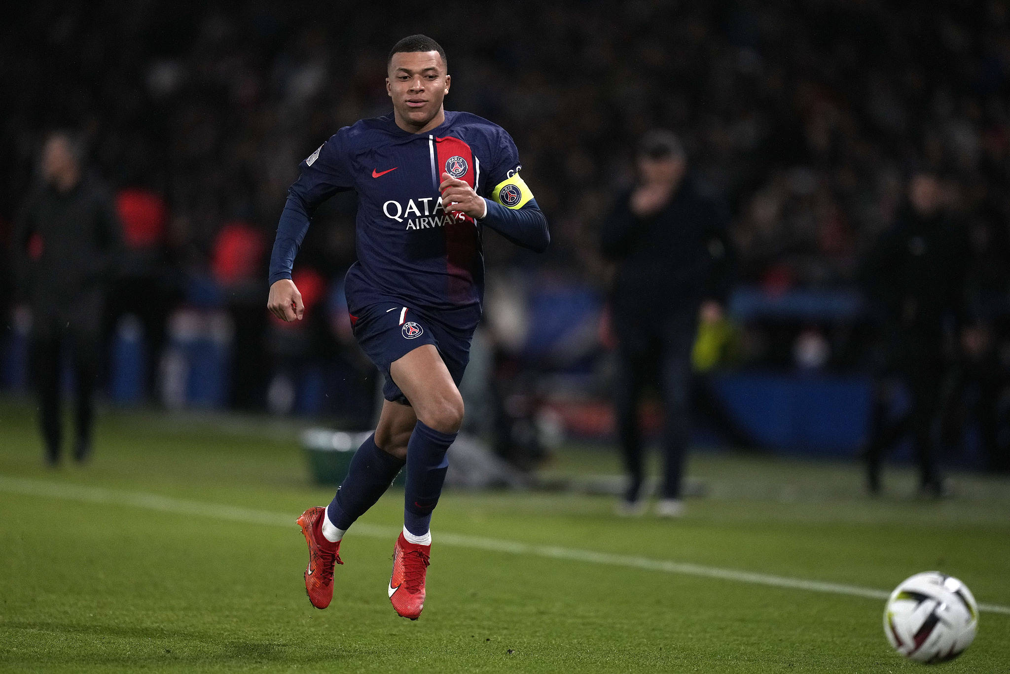 Ming焦点对战，德布劳内与60激战巴塞罗那分钟，比赛局势复杂胜负难料！