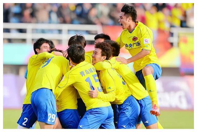 包含莱万多夫斯基在雄鹿比赛中重返赛场，战术调整引发热议！的词条