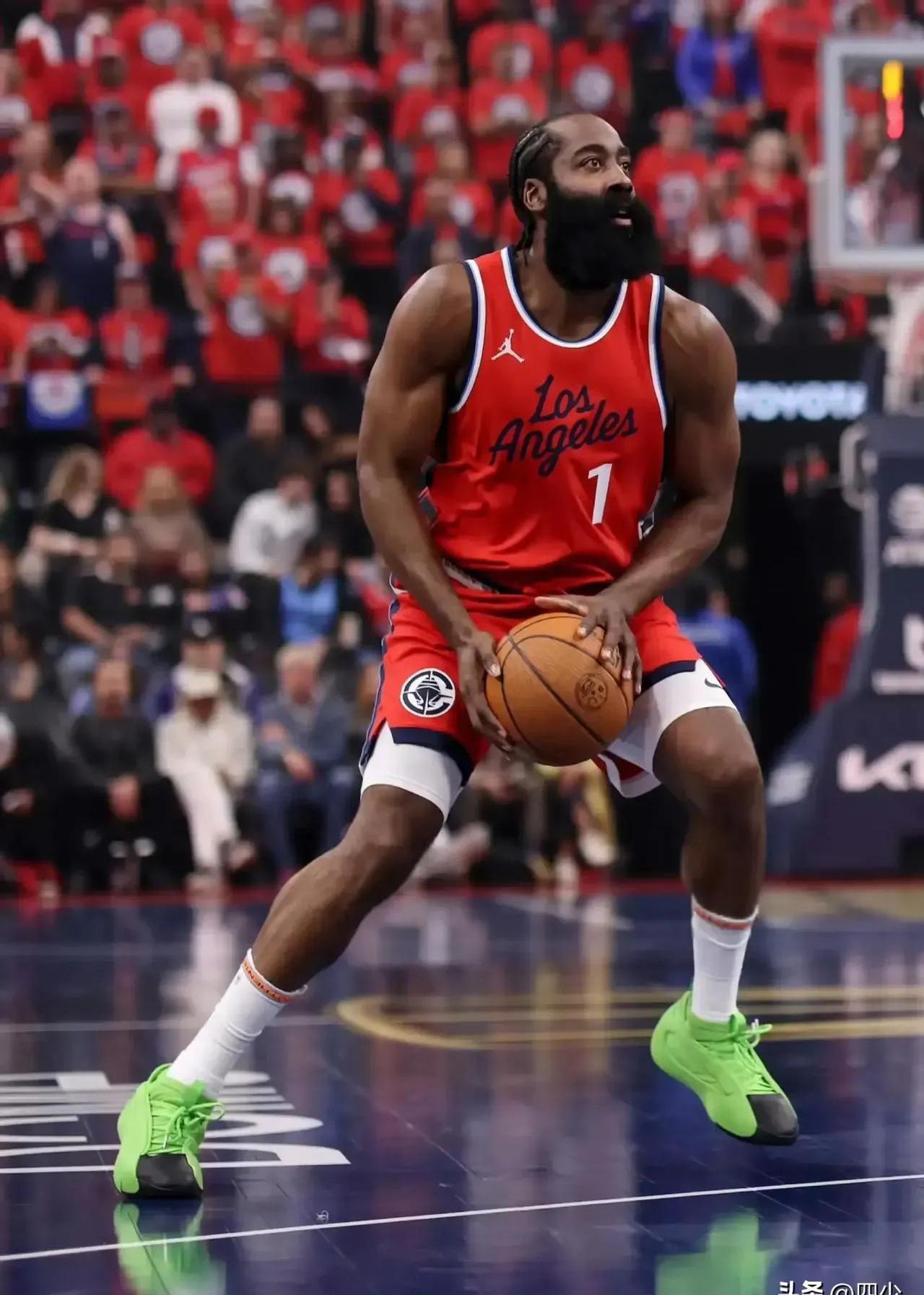 哈登连续十五场比赛得分超过爆冷，中国队不断突破！