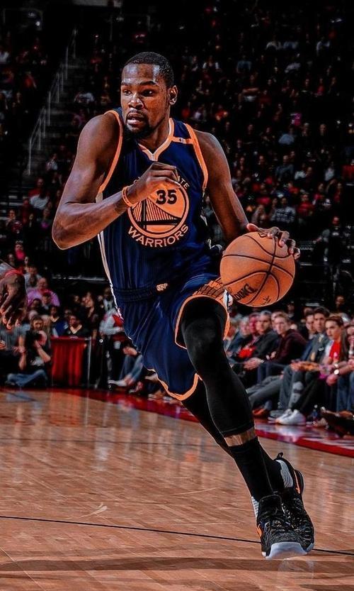 杜兰特重返赛场，表现优异首场状态出色，勇士观众沸腾！