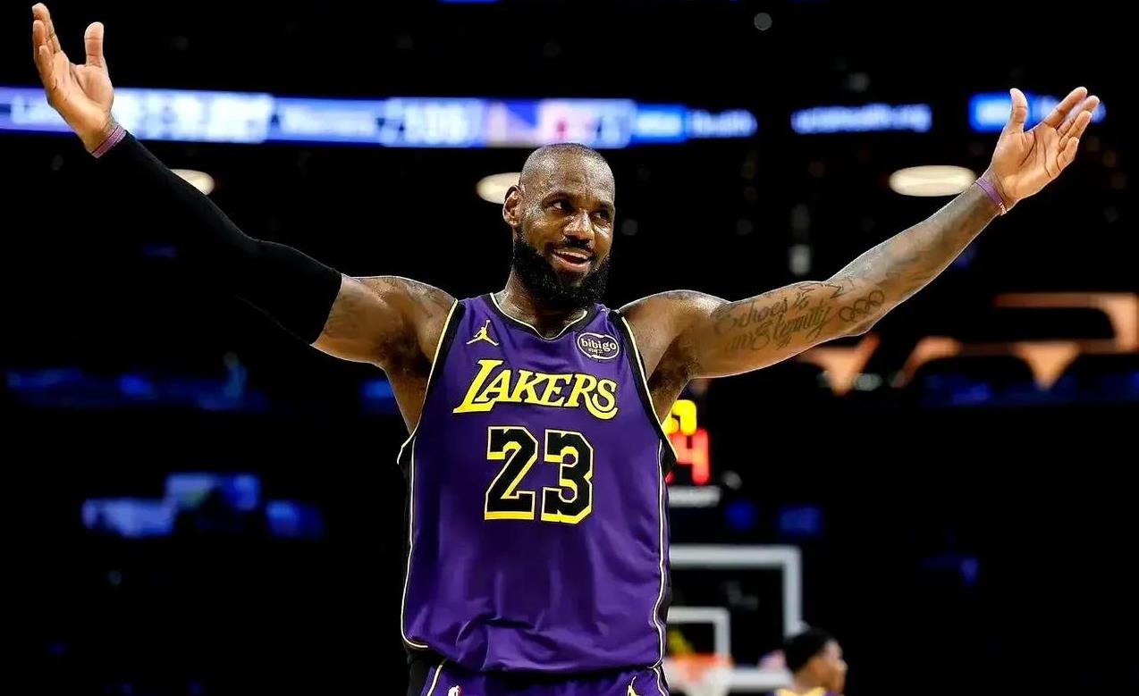 詹姆斯在快船比赛中重返赛场，出色发挥引发热议！