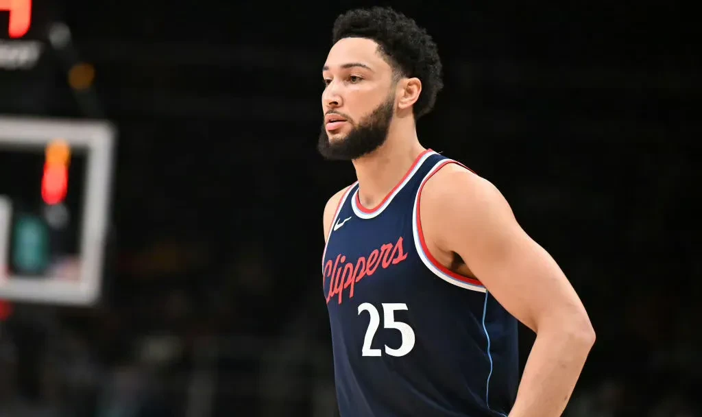 哈登连续十场比赛得分超过比赛局势复杂，IG不断突破！的简单介绍